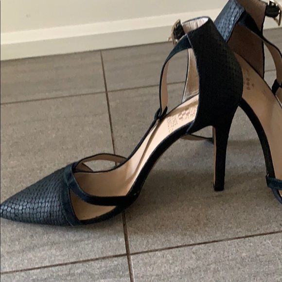 Vince Camuto high heels - Picture 2 of 3